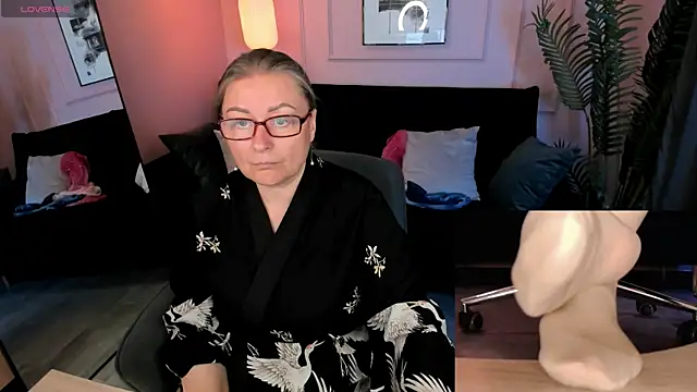 Alexandra Kind online show from June 3, 8:57 pm