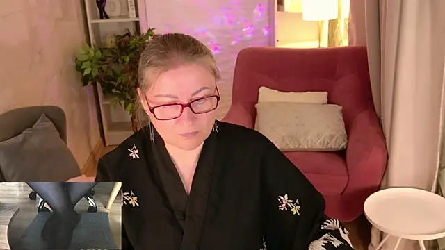 Alexandra Kind online show from May 17, 8:53 pm