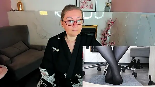Alexandra Kind online show from June 16, 1:44 pm