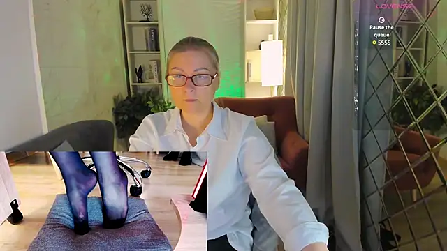 Alexandra Kind online show from June 21, 8:47 pm