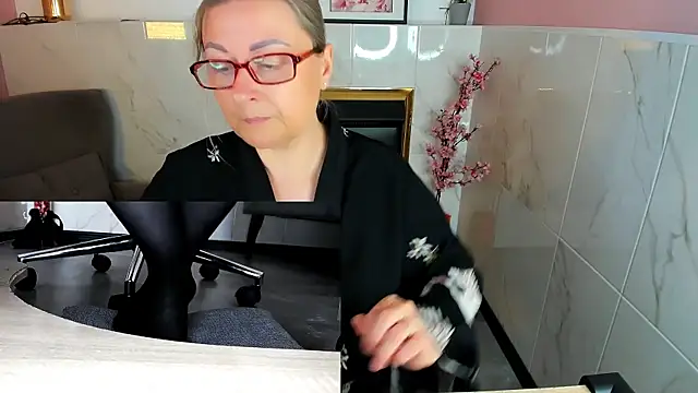 Alexandra Kind online show from June 17, 1:49 am