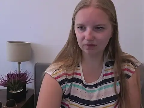 Snapshot of RoseTeacherX chatting on July 9, 7:31 am RoseTeacherX online show from July 9, 7:31 am