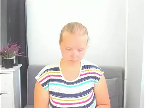 Snapshot of RoseTeacherX chatting on June 19, 5:19 pm RoseTeacherX online show from June 19, 5:19 pm