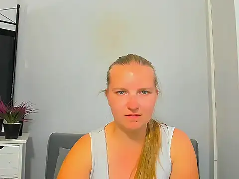 Snapshot of RoseTeacherX chatting on June 8, 5:35 pm RoseTeacherX online show from June 8, 5:35 pm
