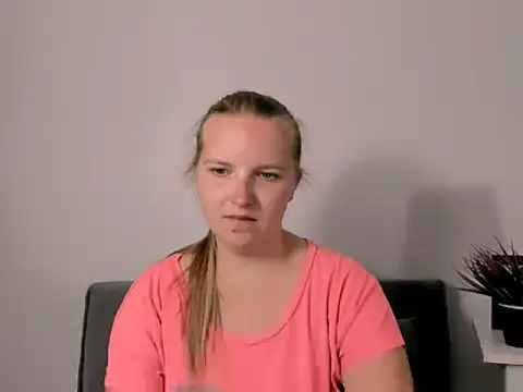 Snapshot of RoseTeacherX chatting on June 16, 5:02 pm RoseTeacherX online show from June 16, 5:02 pm