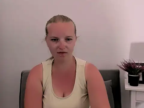 Snapshot of RoseTeacherX chatting on July 14, 5:08 pm RoseTeacherX online show from July 14, 5:08 pm