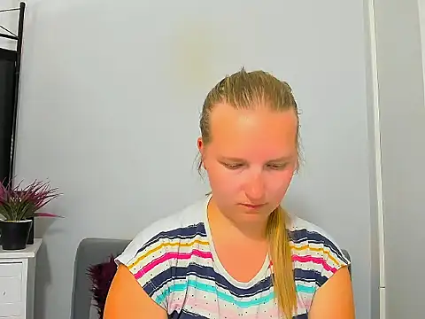 Snapshot of RoseTeacherX chatting on June 10, 5:14 pm RoseTeacherX online show from June 10, 5:14 pm