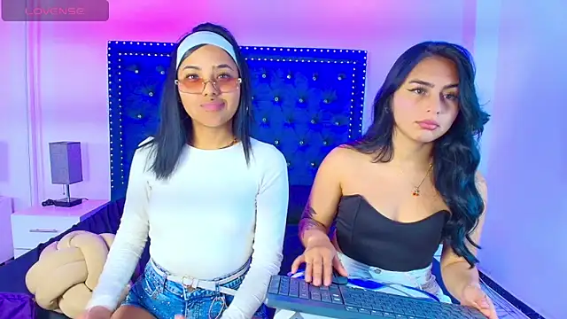 Serena and zoe online show from April 15, 7:29 pm