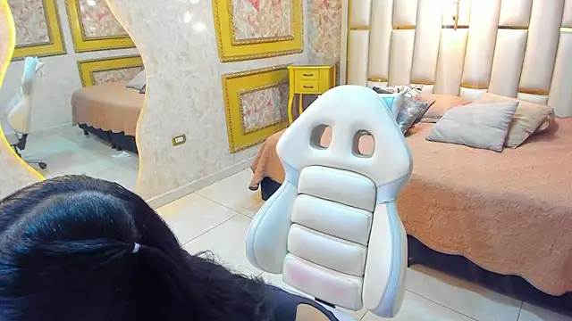 Skinny Pretty 01 online show from April 15, 12:21 pm