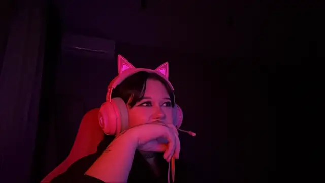 Alinalovelove online show from April 15, 7:58 pm