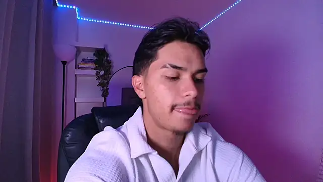 andyypalmer  online show from July 26, 5:36 am