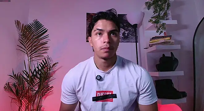 andyypalmer  online show from June 16, 5:29 am
