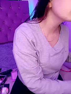 mia naturall online show from April 17, 9:39 pm