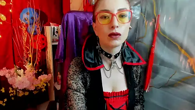 Snapshot of Queenscarlettsecret chatting on July 13, 12:59 pm Queenscarlettsecret online show from July 13, 12:59 pm