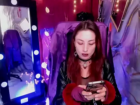 Snapshot of Queenscarlettsecret chatting on May 7, 4:32 pm Queenscarlettsecret online show from May 7, 4:32 pm