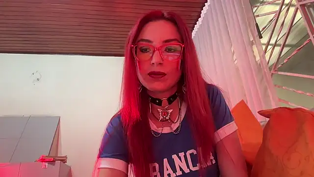 Snapshot of Queenscarlettsecret chatting on July 9, 2:49 pm Queenscarlettsecret online show from July 9, 2:49 pm