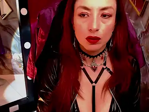Snapshot of Queenscarlettsecret chatting on May 27, 1:51 pm Queenscarlettsecret online show from May 27, 1:51 pm