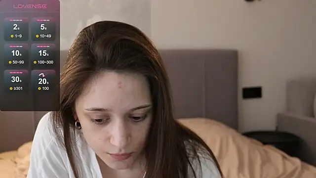 ellyellow online show from April 18, 8:38 am