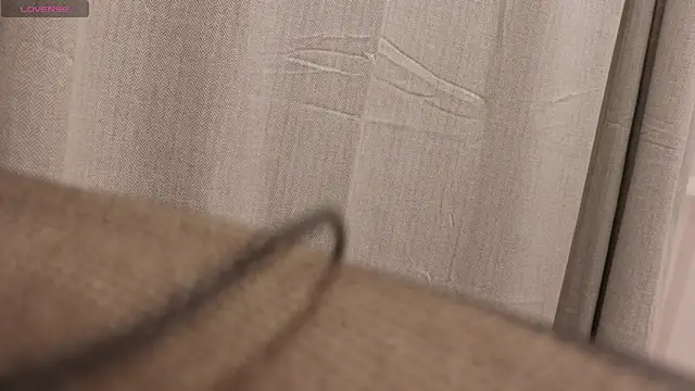 ellyellow online show from April 16, 8:53 pm