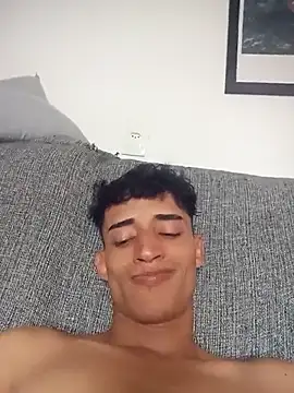 LatinBoy10 online show from April 14, 8:25 pm