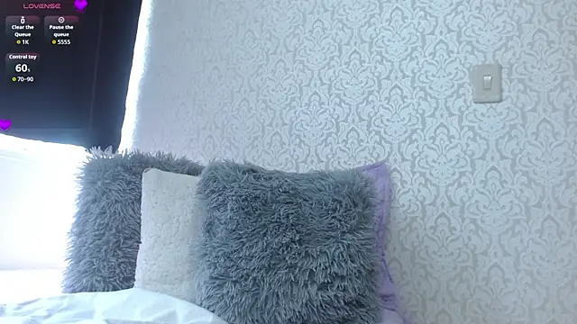 Annyrosse00 online show from July 16, 8:06 pm