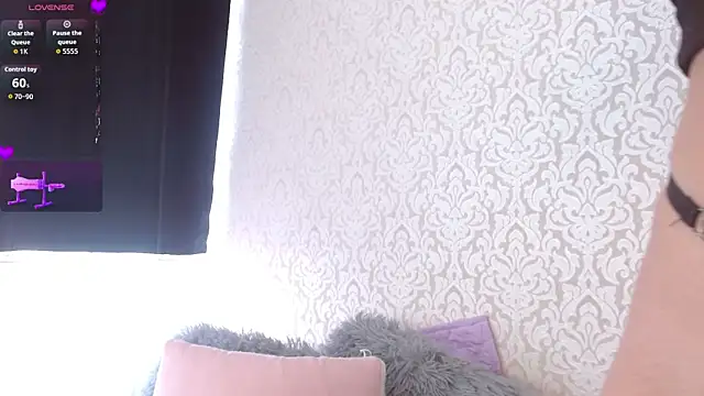 Annyrosse00 online show from July 18, 6:38 pm
