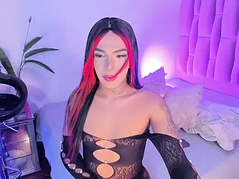 nicolebrunett online show from May 22, 12:36 pm