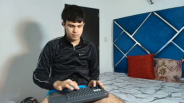 EdwinBoys online show from July 11, 1:11 pm