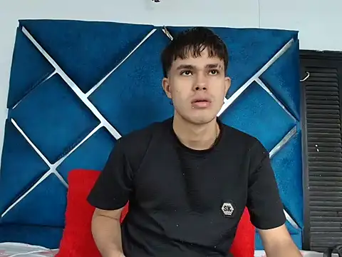 EdwinBoys online show from May 5, 1:14 pm