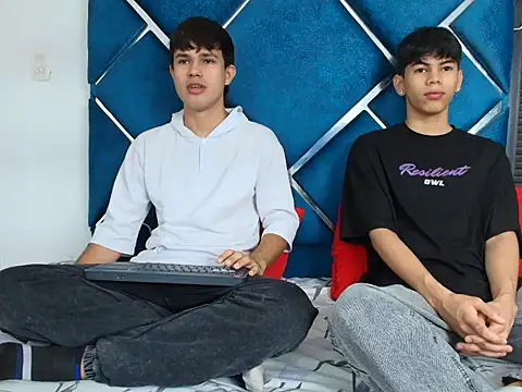 EdwinBoys online show from April 30, 1:18 pm