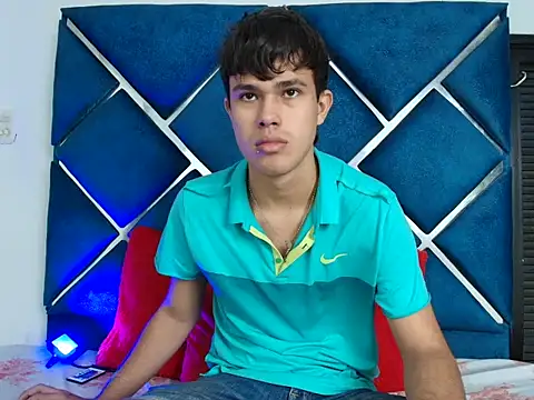 EdwinBoys online show from May 1, 1:38 pm