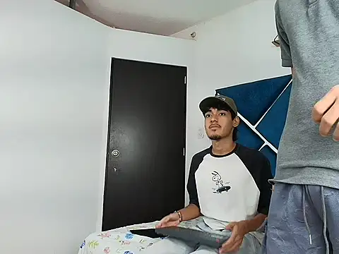 EdwinBoys online show from May 14, 1:30 pm