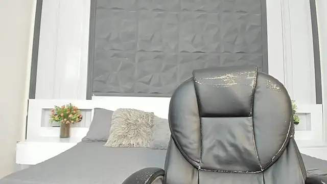 sophia blade  online show from May 11, 2:46 am