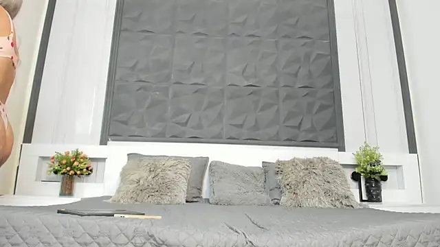sophia blade  online show from May 7, 3:33 am