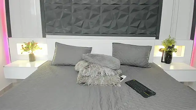 sophia blade  online show from May 24, 2:55 am