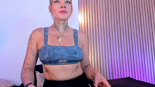 Snapshot of Violeta_queen1 chatting on June 1, 1:55 pm Violeta queen1 online show from June 1, 1:55 pm