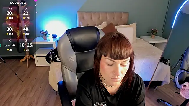 Kim Jeins666  online show from June 1, 7:02 pm