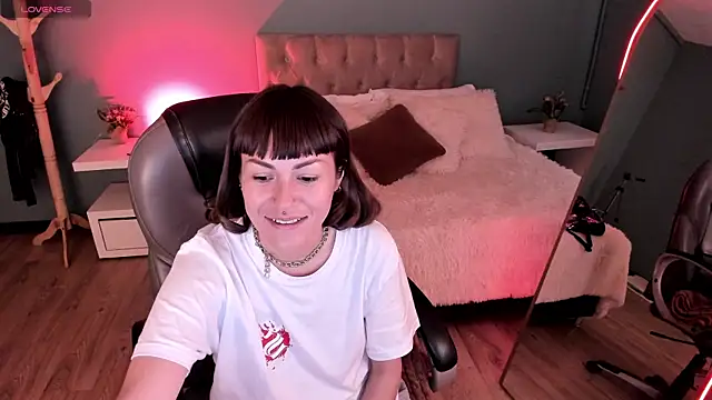 Kim Jeins666  online show from June 2, 1:11 pm