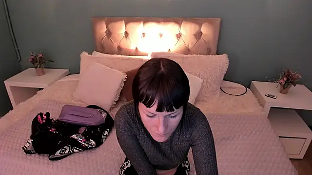 Kim Jeins666  online show from May 27, 12:45 pm