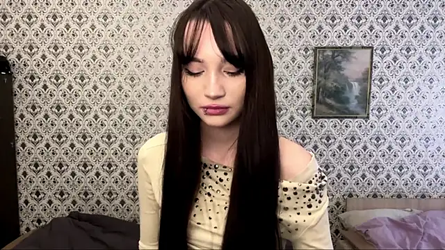 LeenRouz online show from April 18, 1:24 pm