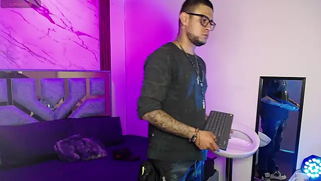 Nickk 21  online show from May 30, 2:12 pm
