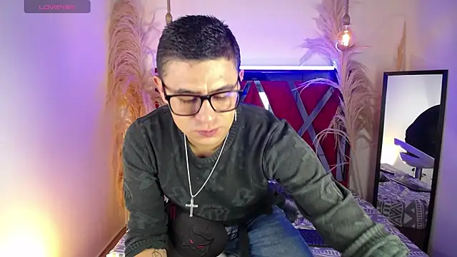 Nickk 21  online show from May 9, 1:36 pm