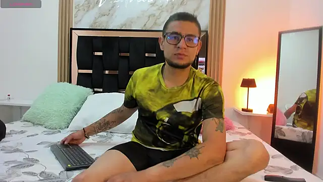 Nickk 21  online show from May 4, 1:47 pm