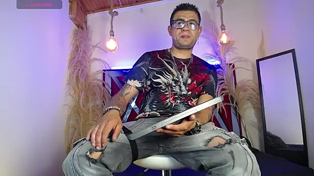 Nickk 21  online show from May 13, 1:51 pm