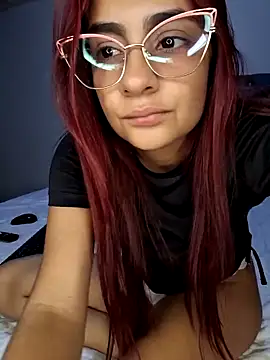 LittleAli0311 online show from May 6, 3:21 am