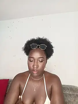 Snapshot of KaleaEbony chatting on May 5, 2:25 am KaleaEbony online show from May 5, 2:25 am