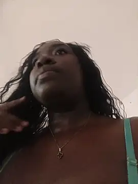 Snapshot of KaleaEbony chatting on April 29, 3:32 am KaleaEbony online show from April 29, 3:32 am