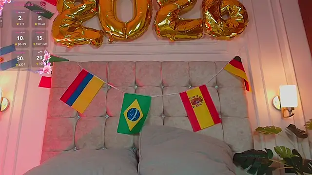 Snapshot of SophieBuitrago chatting on June 15, 12:27 pm SophieBuitrago online show from June 15, 12:27 pm