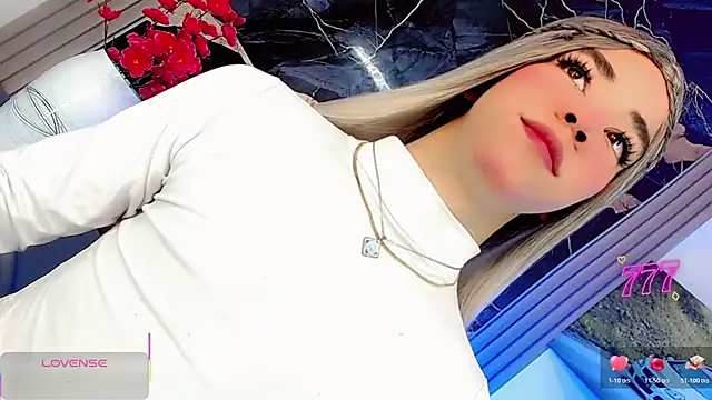 Snapshot of moon_sweet- chatting on June 27, 3:23 am moon sweet- online show from June 27, 3:23 am