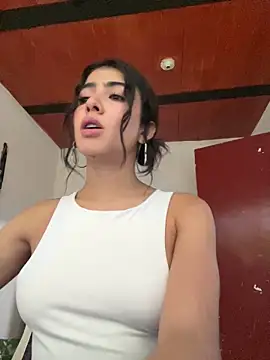MAIILY MOON online show from May 9, 10:46 pm